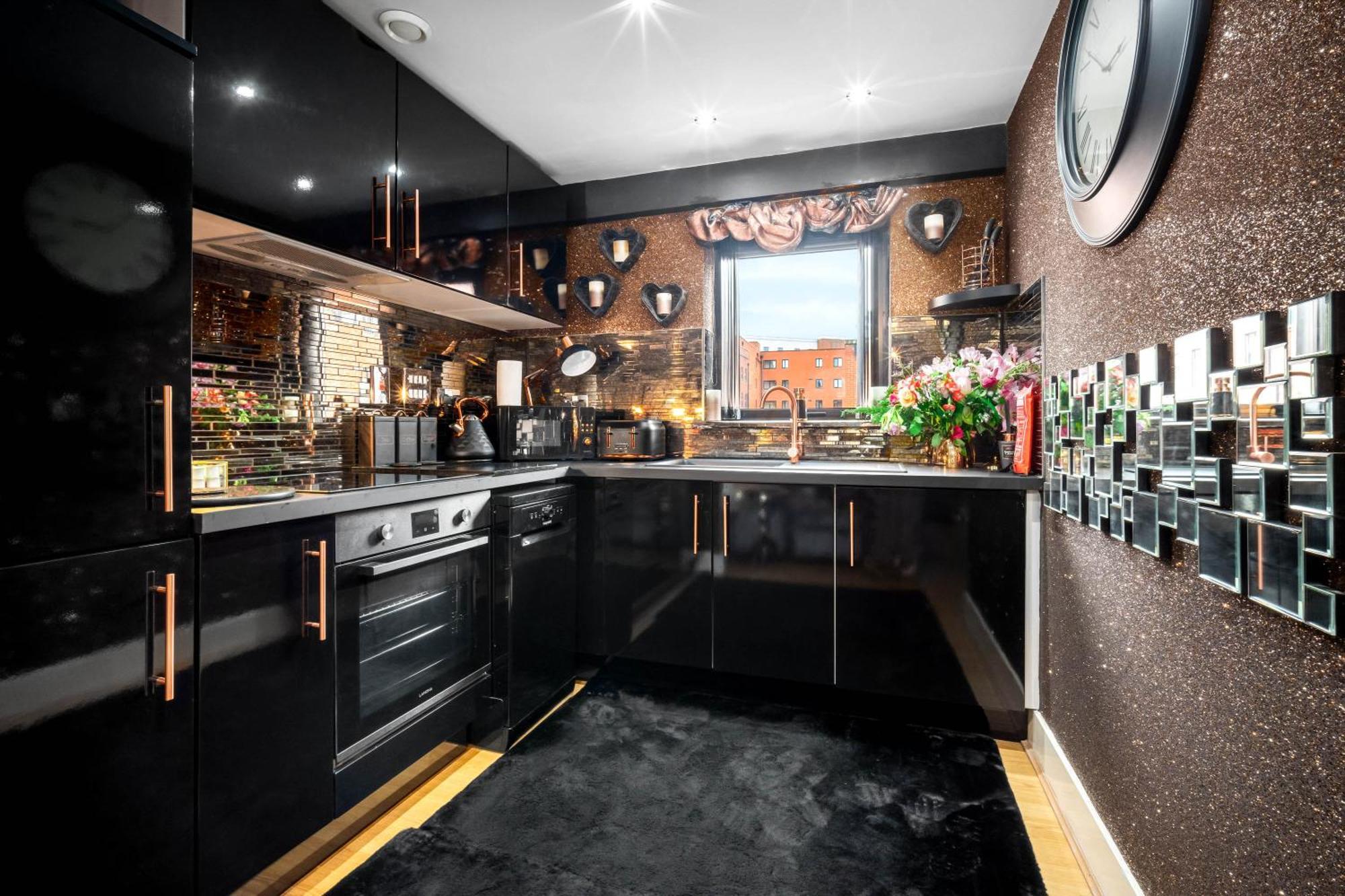 Luxury 1 Bed Flat With Parking 11K - Top Rated - Netflix - Wifi - 70 Inch Smart Tv - Birmingham City Centre - Tv In Bedroom - Top Rated エクステリア 写真