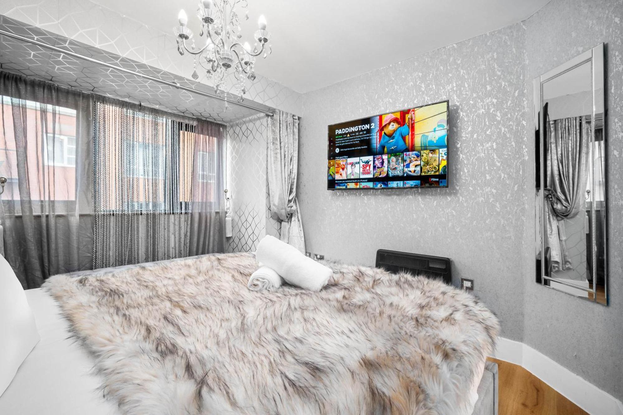 Luxury 1 Bed Flat With Parking 11K - Top Rated - Netflix - Wifi - 70 Inch Smart Tv - Birmingham City Centre - Tv In Bedroom - Top Rated エクステリア 写真