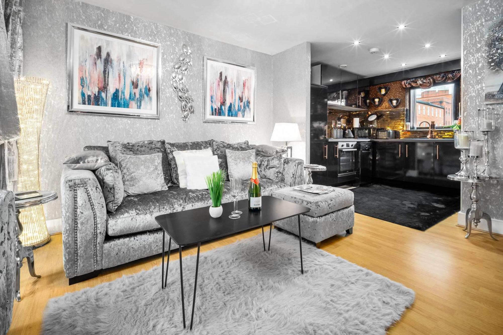 Luxury 1 Bed Flat With Parking 11K - Top Rated - Netflix - Wifi - 70 Inch Smart Tv - Birmingham City Centre - Tv In Bedroom - Top Rated エクステリア 写真