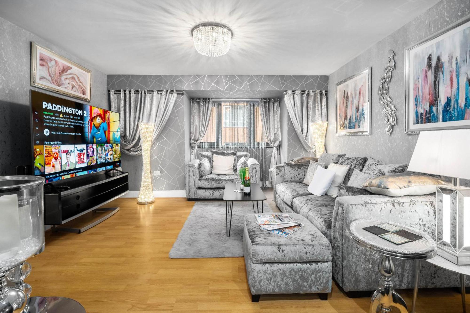 Luxury 1 Bed Flat With Parking 11K - Top Rated - Netflix - Wifi - 70 Inch Smart Tv - Birmingham City Centre - Tv In Bedroom - Top Rated エクステリア 写真