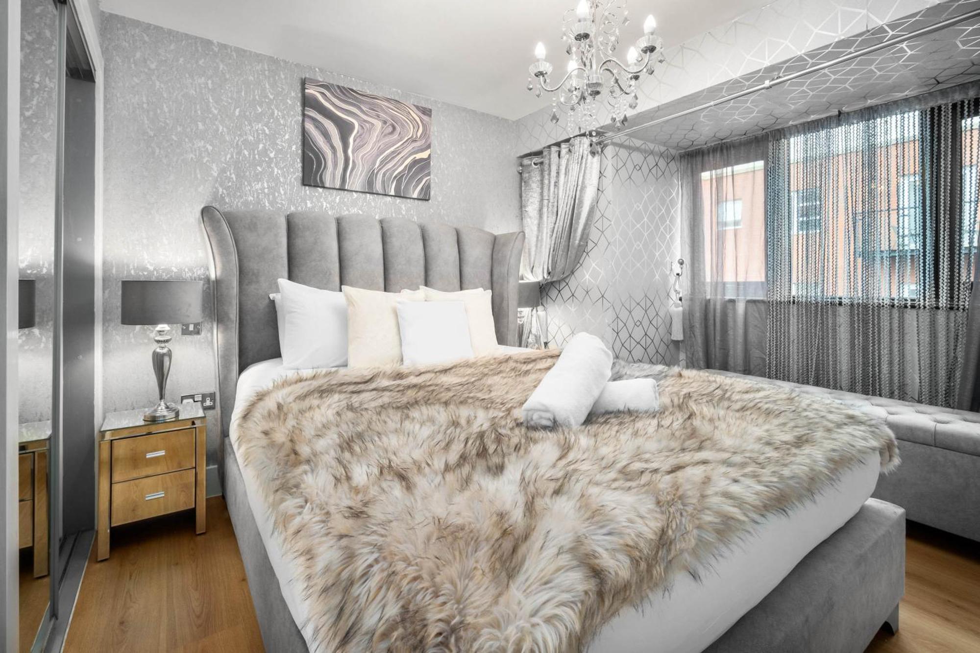 Luxury 1 Bed Flat With Parking 11K - Top Rated - Netflix - Wifi - 70 Inch Smart Tv - Birmingham City Centre - Tv In Bedroom - Top Rated エクステリア 写真