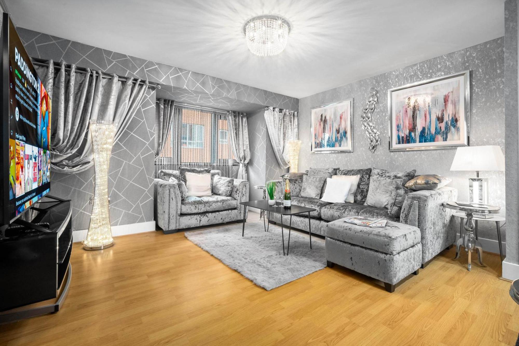 Luxury 1 Bed Flat With Parking 11K - Top Rated - Netflix - Wifi - 70 Inch Smart Tv - Birmingham City Centre - Tv In Bedroom - Top Rated エクステリア 写真