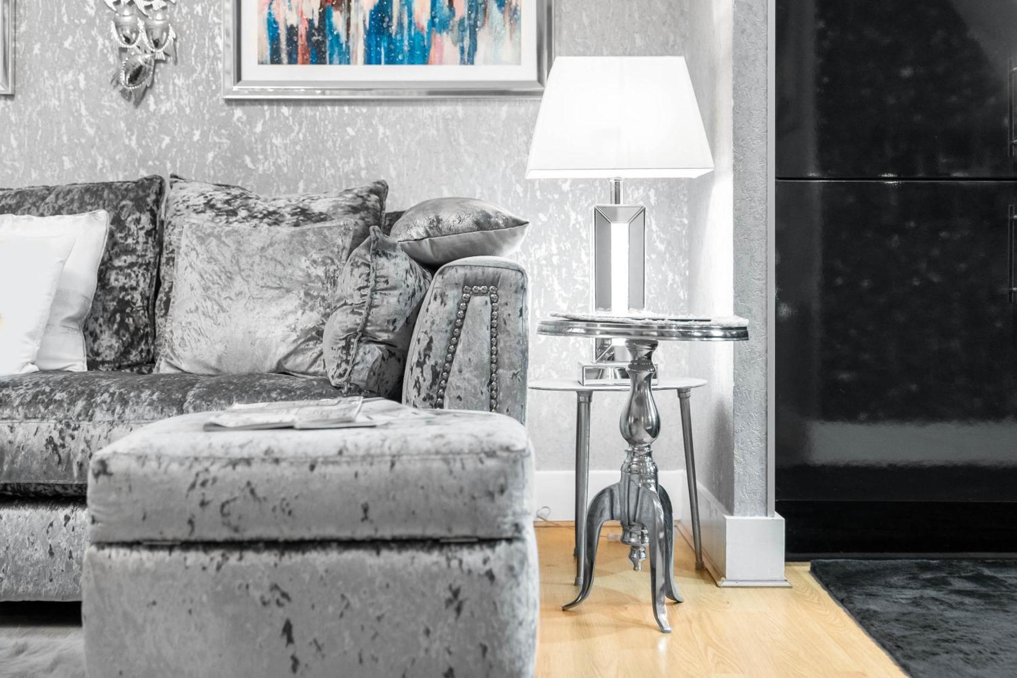 Luxury 1 Bed Flat With Parking 11K - Top Rated - Netflix - Wifi - 70 Inch Smart Tv - Birmingham City Centre - Tv In Bedroom - Top Rated エクステリア 写真