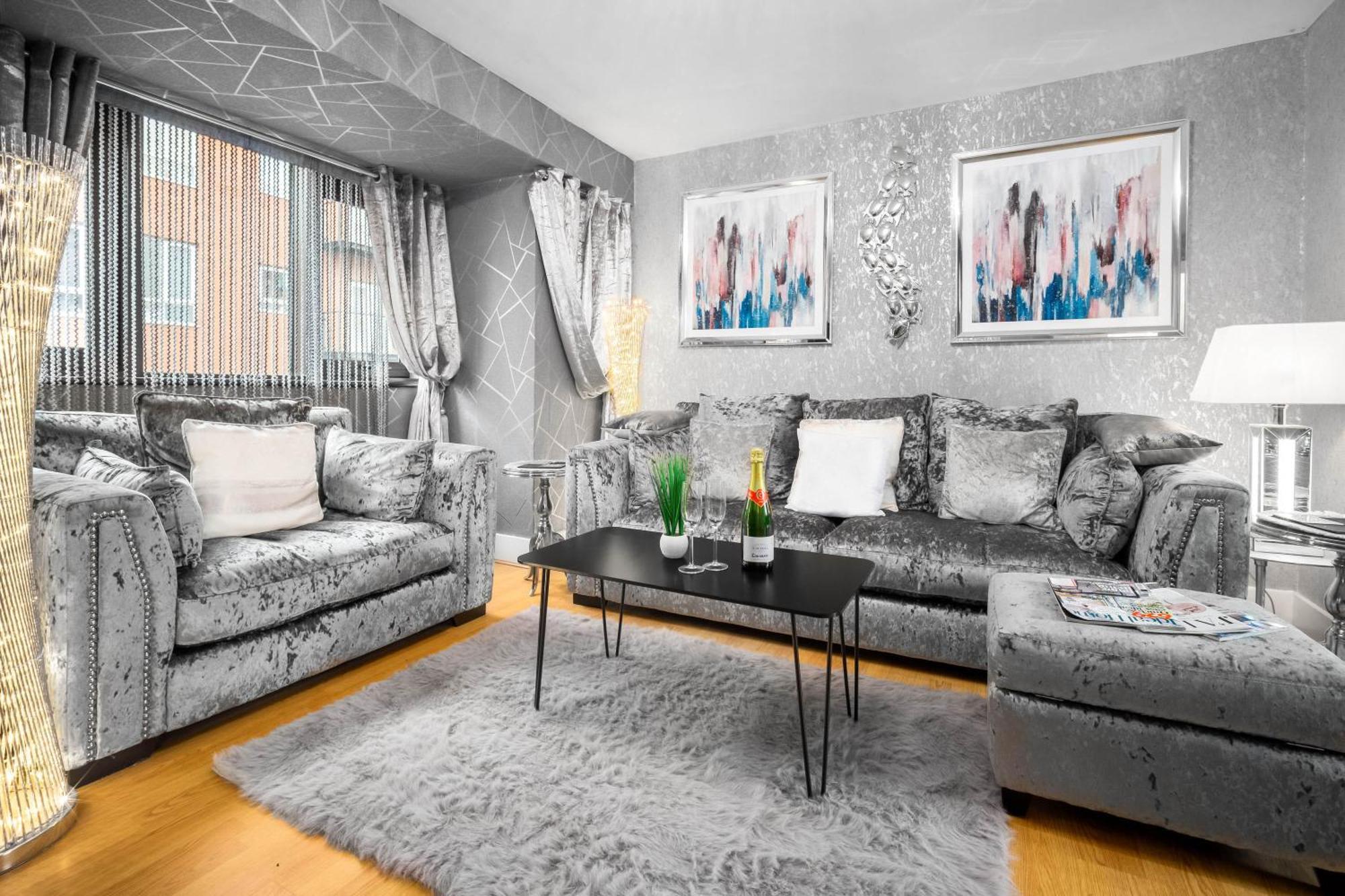 Luxury 1 Bed Flat With Parking 11K - Top Rated - Netflix - Wifi - 70 Inch Smart Tv - Birmingham City Centre - Tv In Bedroom - Top Rated エクステリア 写真
